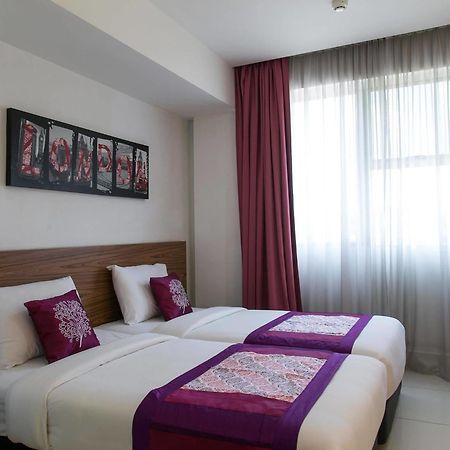 Oyo 180 V Hotel Куала-Лумпур Экстерьер фото