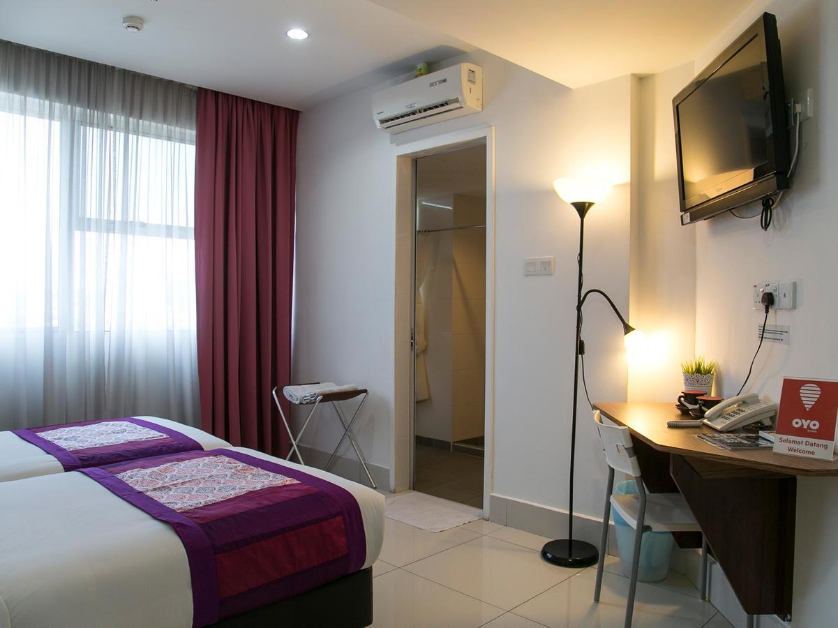 Oyo 180 V Hotel Куала-Лумпур Экстерьер фото