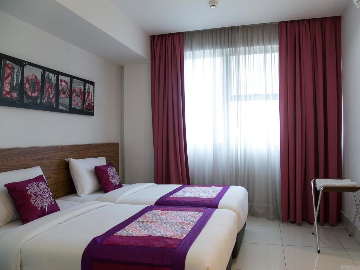 Oyo 180 V Hotel Куала-Лумпур Экстерьер фото