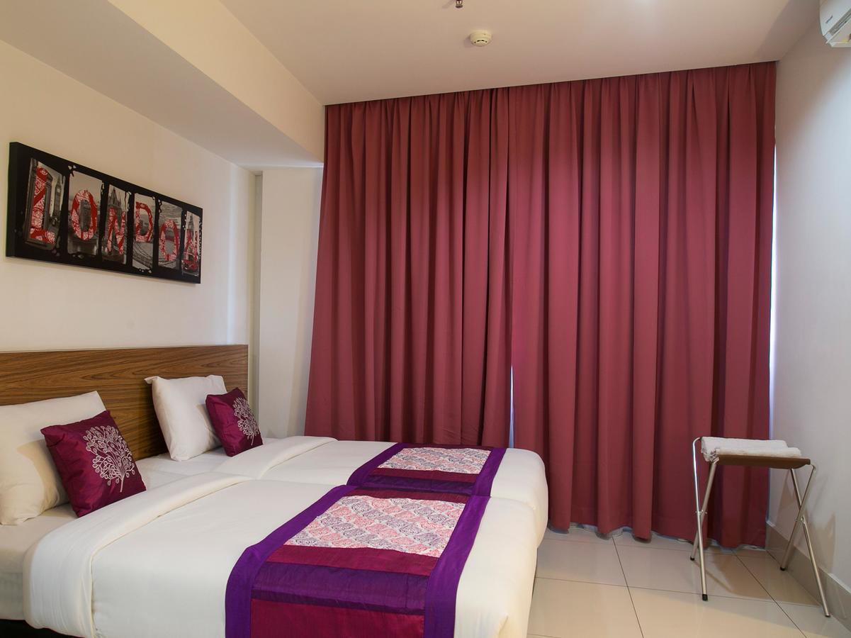 Oyo 180 V Hotel Куала-Лумпур Экстерьер фото