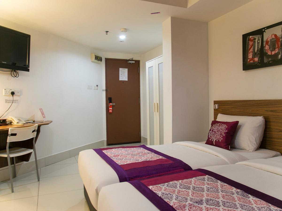 Oyo 180 V Hotel Куала-Лумпур Экстерьер фото