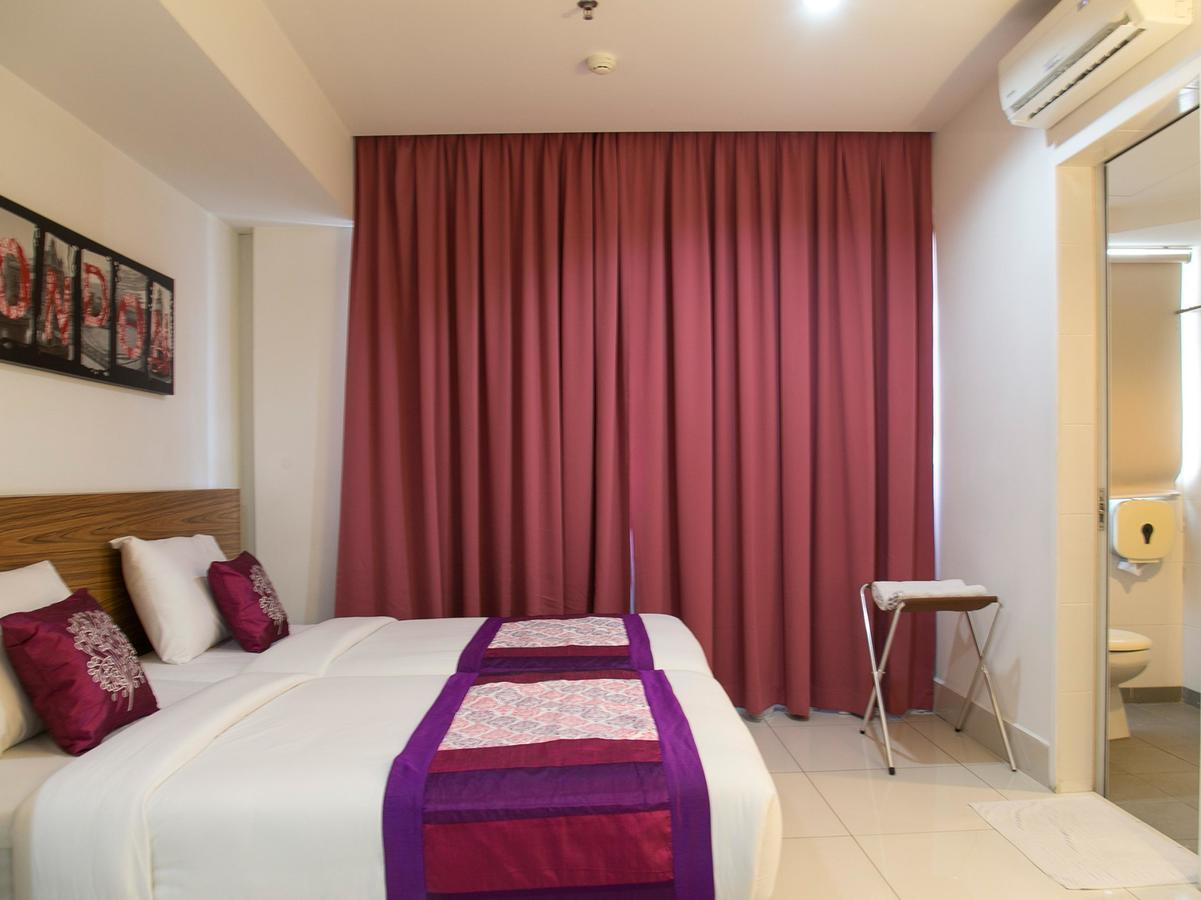 Oyo 180 V Hotel Куала-Лумпур Экстерьер фото