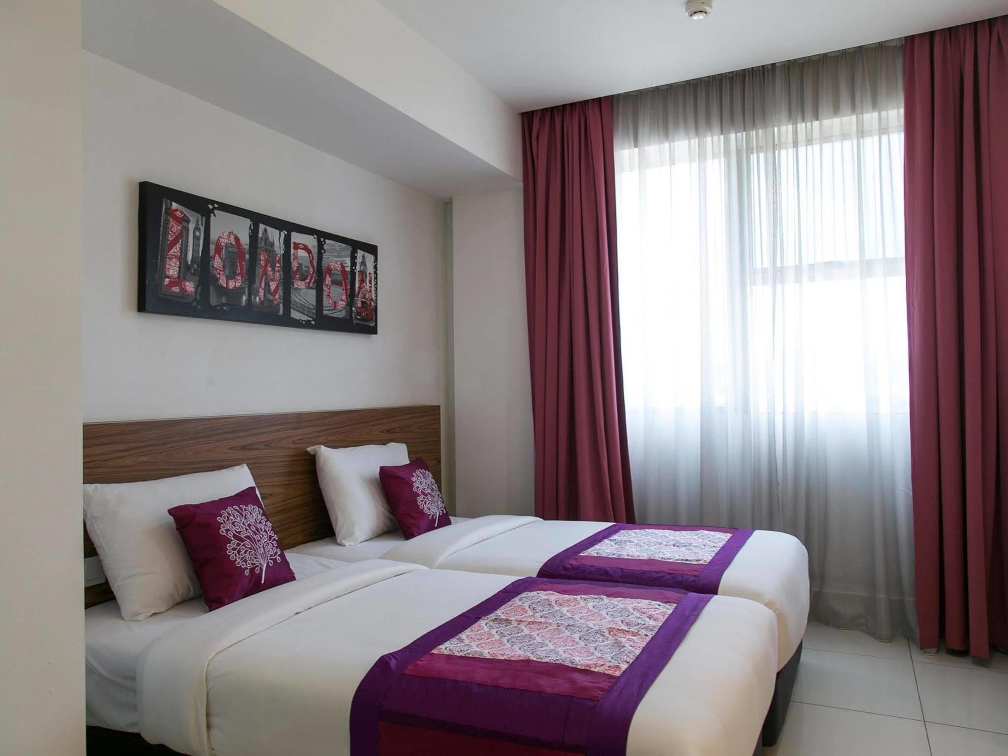 Oyo 180 V Hotel Куала-Лумпур Экстерьер фото