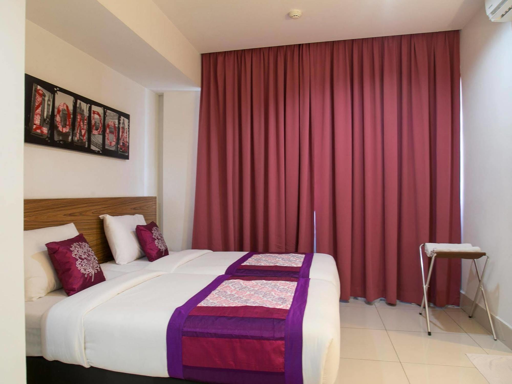 Oyo 180 V Hotel Куала-Лумпур Экстерьер фото